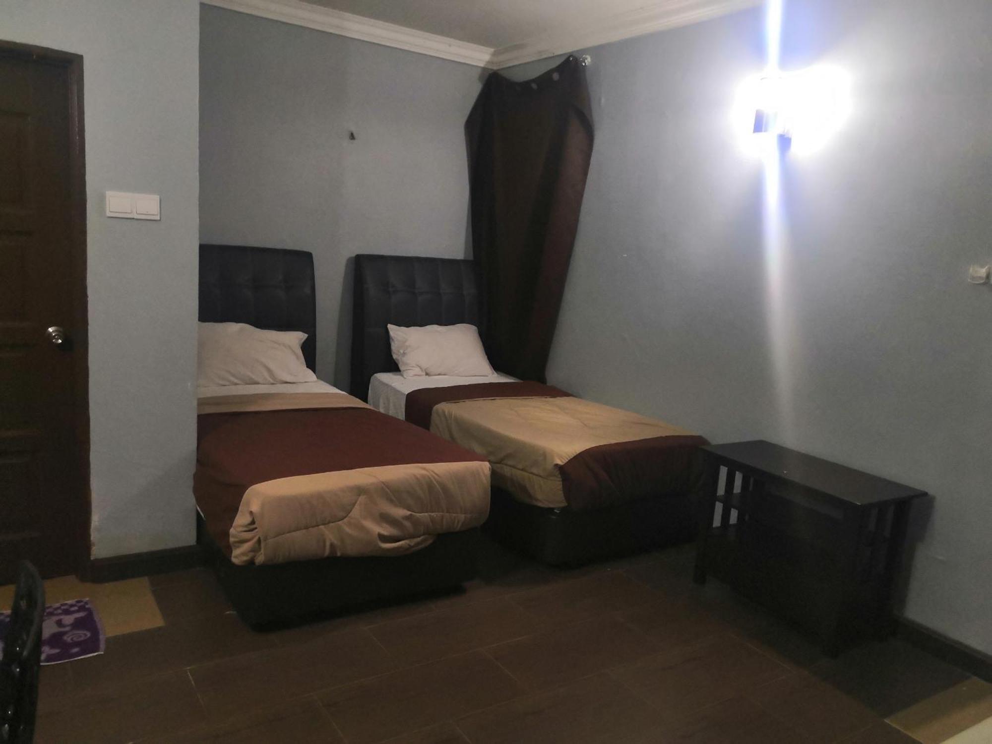 Oyo 90473 Opah Inn Hotel Kampong Ayer Terjun Екстериор снимка
